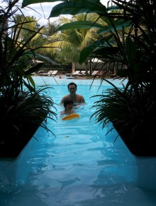 kamar Laguna di swiss bel, akses teras langsung ke pool 